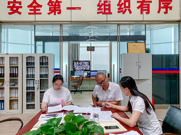 6月20日，運行指揮中心協(xié)同各保障單位組織開展了2019年大面積航班延誤應(yīng)急處置演練。.png