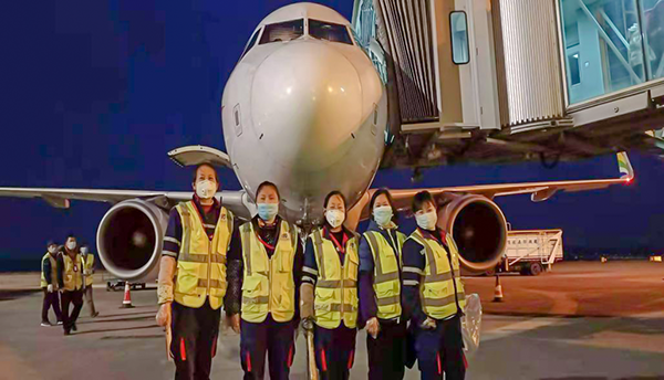 1580969047139960.png 保潔隊員沖鋒在前  不懼疫情做好保障.png