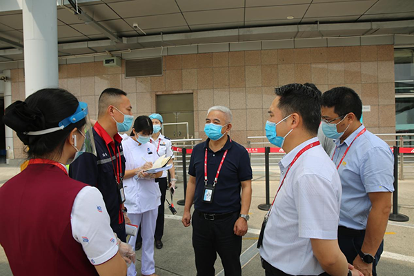 1631496433130945.png 綿陽(yáng)機(jī)場(chǎng)開(kāi)展疫情防控專項(xiàng)檢查.png