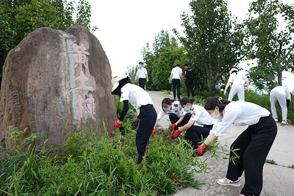 “助力鄉(xiāng)村振興，踐行艱苦奮斗” 將新員工黨性教育活動(dòng)搬到對口幫扶村2.jpg